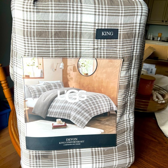 Ugg King Comforter - Picture 1 of 2